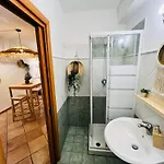 بيت للعطل Mara's *